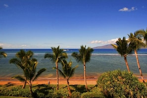 Amazing views of neighboring islands and beautiful Pacific
