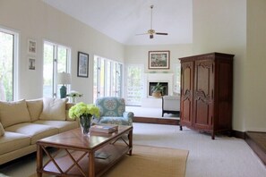 Living Room (2)