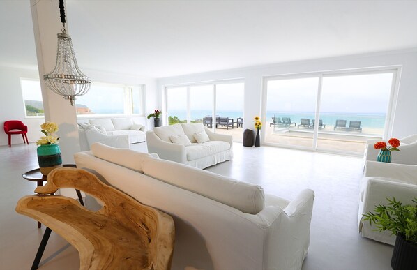 living room, sea view
