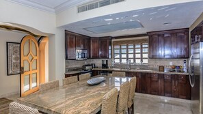 Entry & Kitchen/Dining