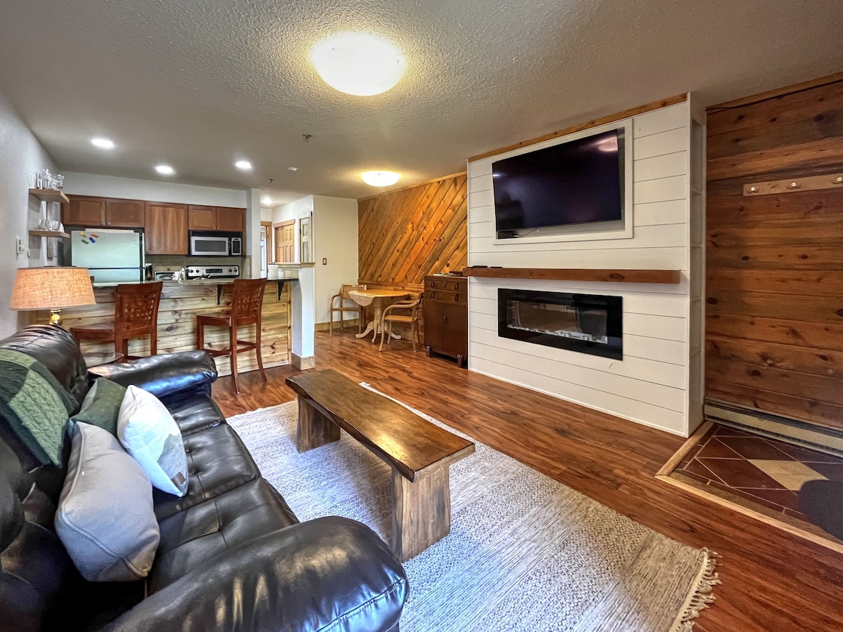 Ski-in/Ski-out, 1 bedroom at the heart of the Resort Base Area!