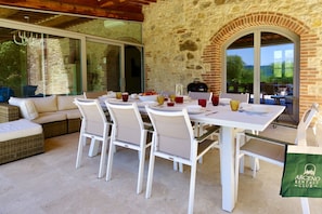 Outdoor dining