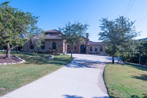 Front view of the house 🏡 