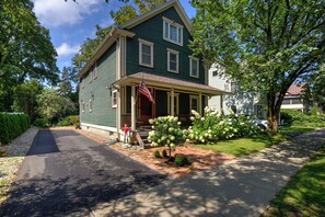 The Nelly House
5 Bedrooms and 6 Bathrooms