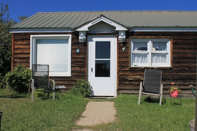 Cozy Cottage- 3 blocks from Main St., Walden, CO