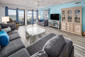 Living Area in SD 409 - Comfy seating for all guests