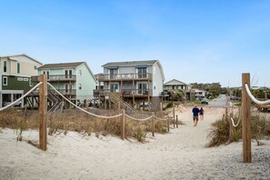 Public Beach Access / Exterior - Oceanfront South