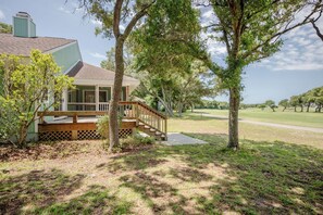 Exterior - Back / Golf Course View