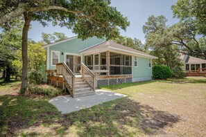 Exterior - Back / Golf Course View