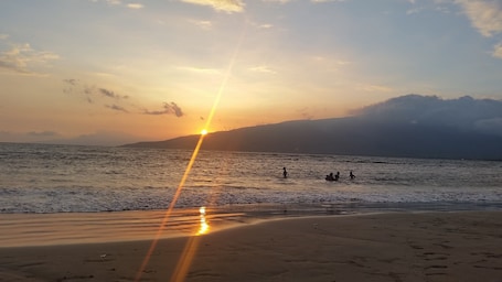 Sunset at Kolepolepo park right across the street from
Kihei Bay Surf