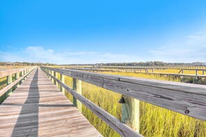 Walkway to Gazebo / Dock