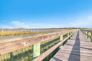 Walkway to Gazebo / Dock