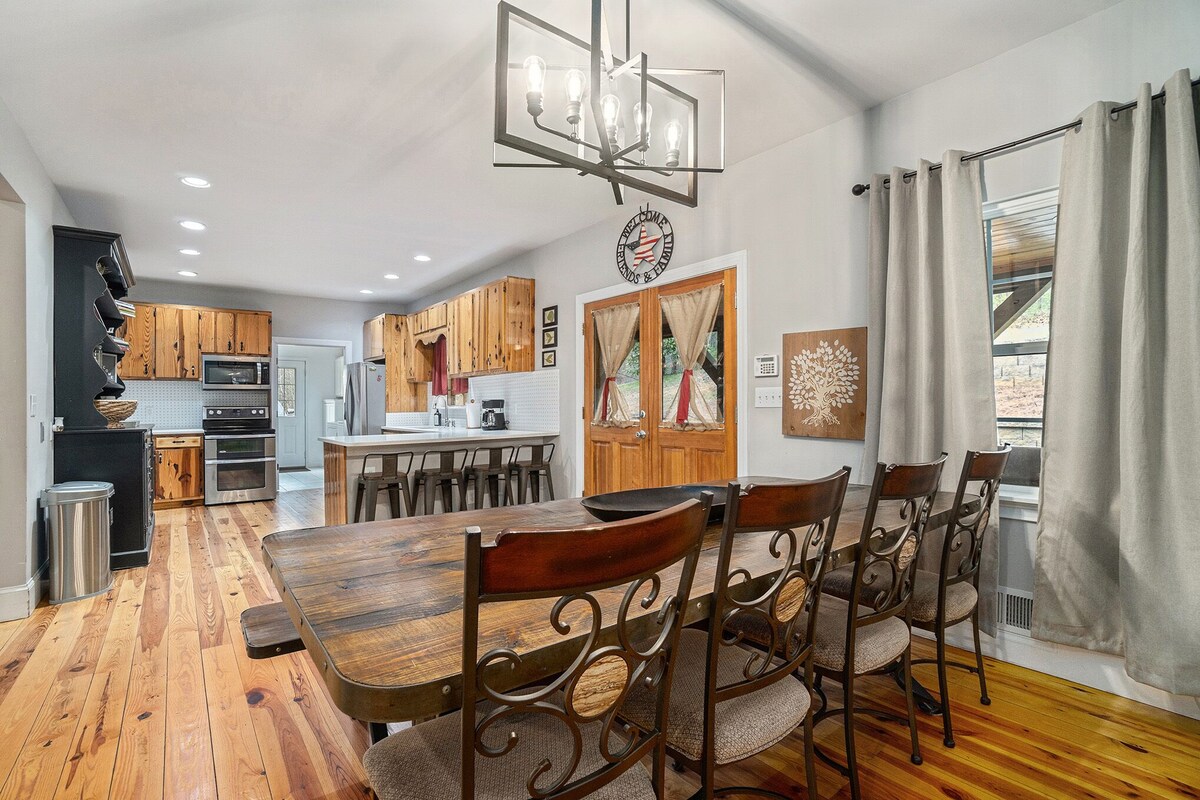 Large, Spacious Home near LakePoint and Lake Allatoona