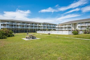 Southern Shore Villa / Community Area