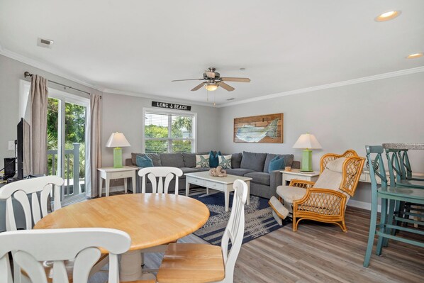 Living / Dining Area - Northwest