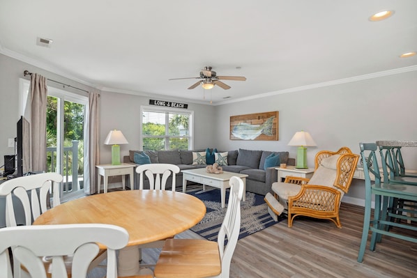 Living / Dining Area - Northwest
