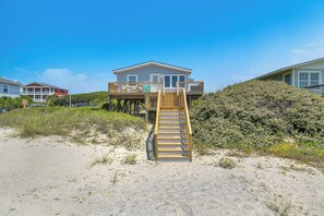 Exterior - Oceanfront / Beach Access