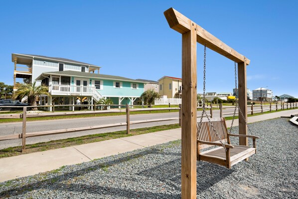 Heron Lookout Park / Exterior - West