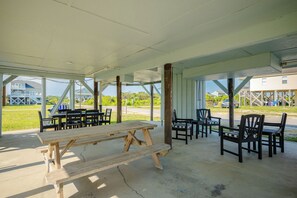 Picnic Table / Sitting Area