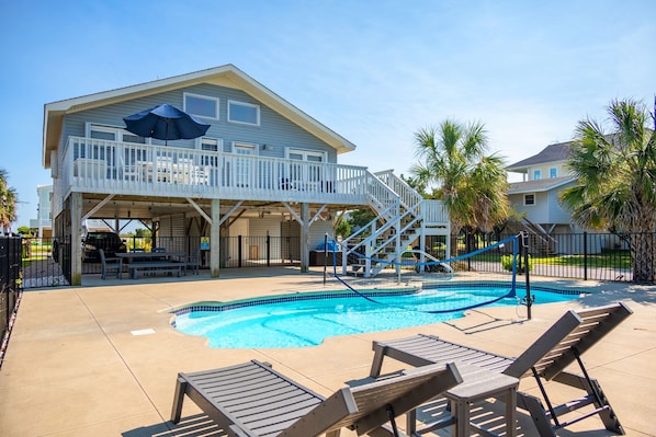 Exterior / Pool - North