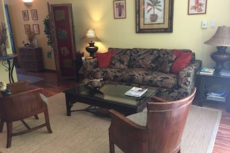 Comfortable, Serene, ground floor, Steps from Best Maui Beaches!