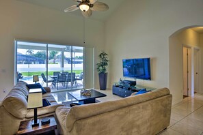 Living Room | Flat-Screen Cable TV | Access to Backyard