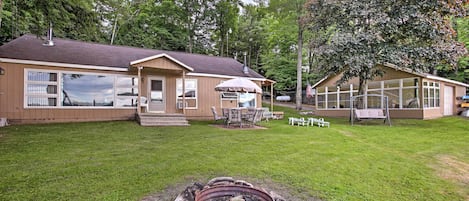 Make yourself at home on Rose Lake at this waterfront vacation rental cabin!