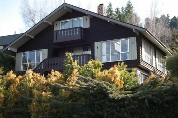 28 Chalet Crescent
View from the street
