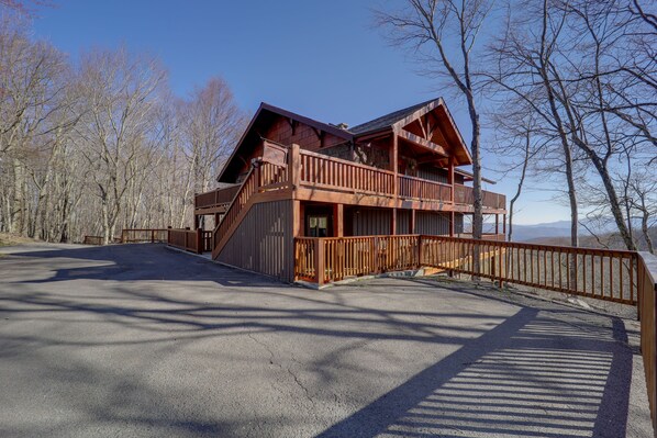 Beech Mountain Vacation Rental | 4BR | 3.5BA | 3,000 Sq Ft | Steps to Access