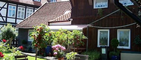 Haus und Garten mit Parkmoeglichkeit fuer 2 Fahrzeuge