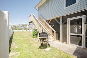 Grill / Entrances