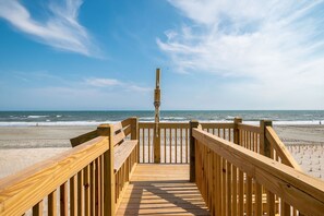 Walkway / Outside Shower