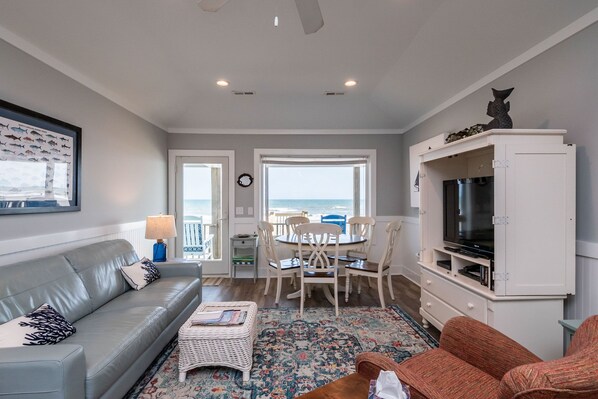 Living / Sitting Area - South