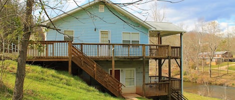 Lower unit of duplex, easy access, on the river, near waterfalls!