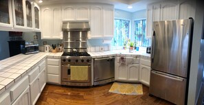 Well equipped kitchen with Viking range