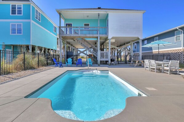 Exterior - Back / Pool