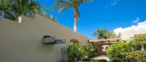 Palms at Wailea complex entrance