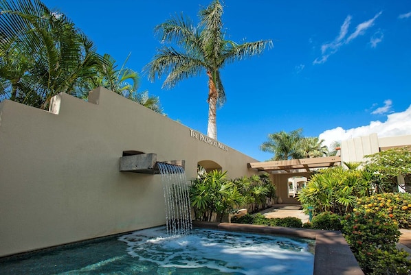 Palms at Wailea complex entrance