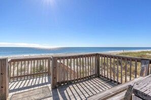 Oceanfront Deck / Beach Access