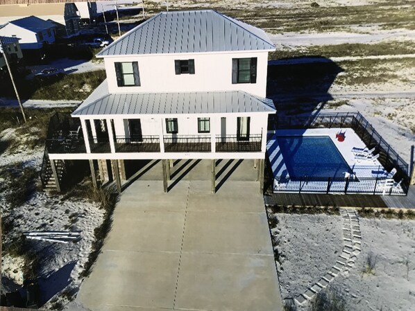 Sugar Shack    Shared pool with 2 other houses
 