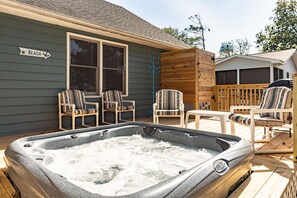 Hot Tub, Deck, Enclosed Outside Shower