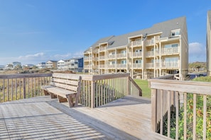 Top Dune Deck / Walkway