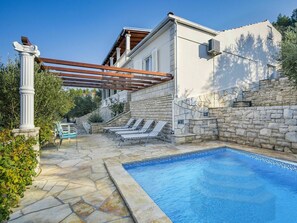 Water, Sky, Building, Plant, Property, Swimming Pool, Azure, Window, Chair, House