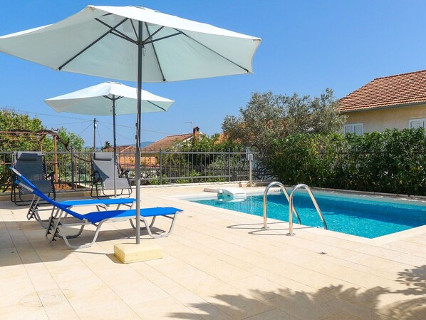 Swimming Pool, Umbrella, Property, Resort, Sunlounger, Vacation, Shade, Outdoor Furniture, Leisure, Real Estate