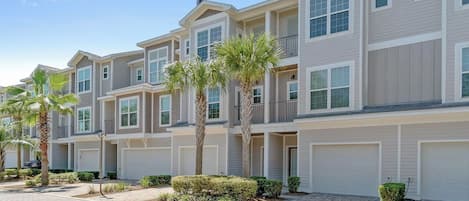 Welcome to Liv Salty @ Driftwood Townhomes!