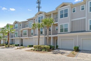 Welcome to Liv Salty @ Driftwood Townhomes!