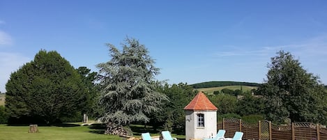 Piscine à disposition pour encore plus de plaisir durant votre sèjour.