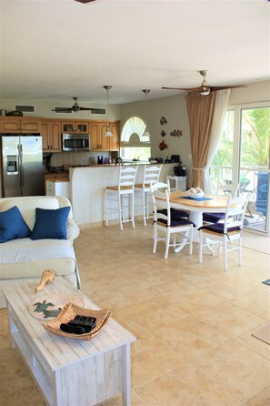 Living/Dining area.