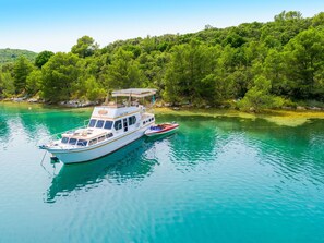 L'Eau, Bateau, Navire, Ciel, Plante, Véhicule, Arbre, Lac, Bateaux Et Nautique - Materiel Et Fournitures, Paysage Naturel