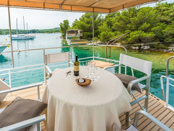 Deck, Eigentum, Yacht, Tabelle, Möbel, Zimmer, Urlaub, Deck, Freizeit, Restaurant